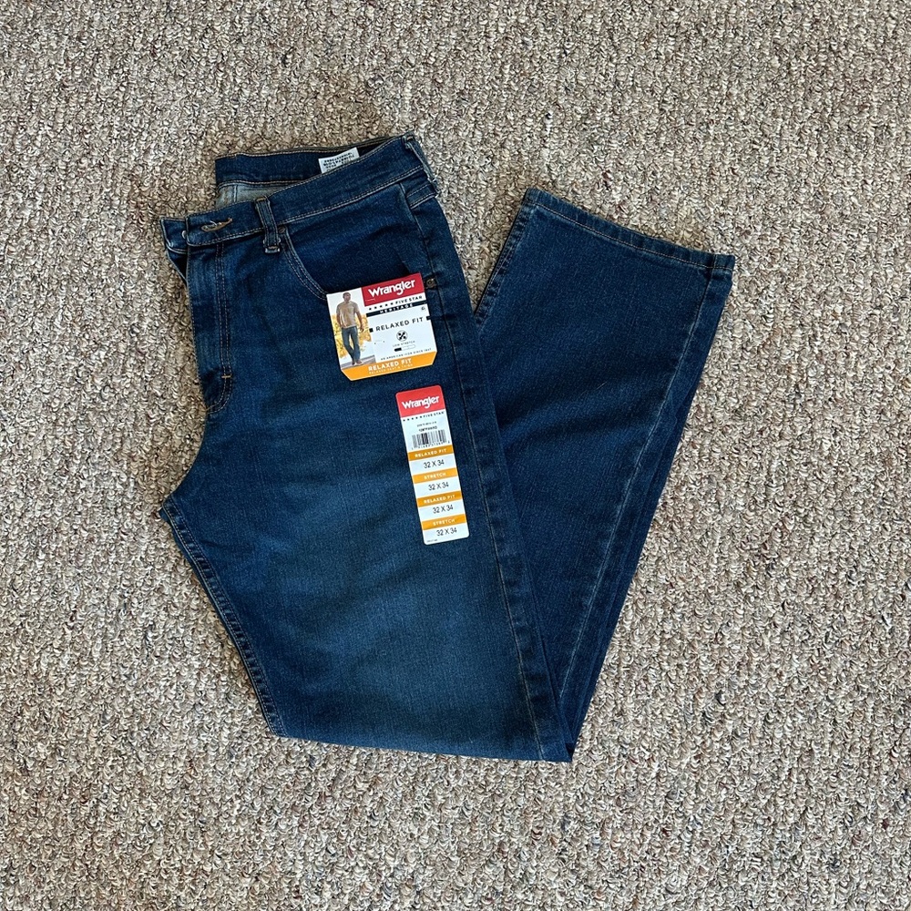 Men’s Wrangler Relaxed Fit 32x34 Dark Wash Jeans